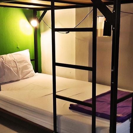De Talak Hostel Бангкок Экстерьер фото