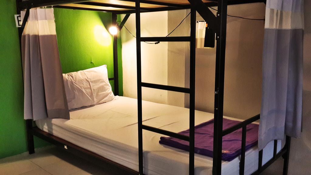 De Talak Hostel Бангкок Экстерьер фото