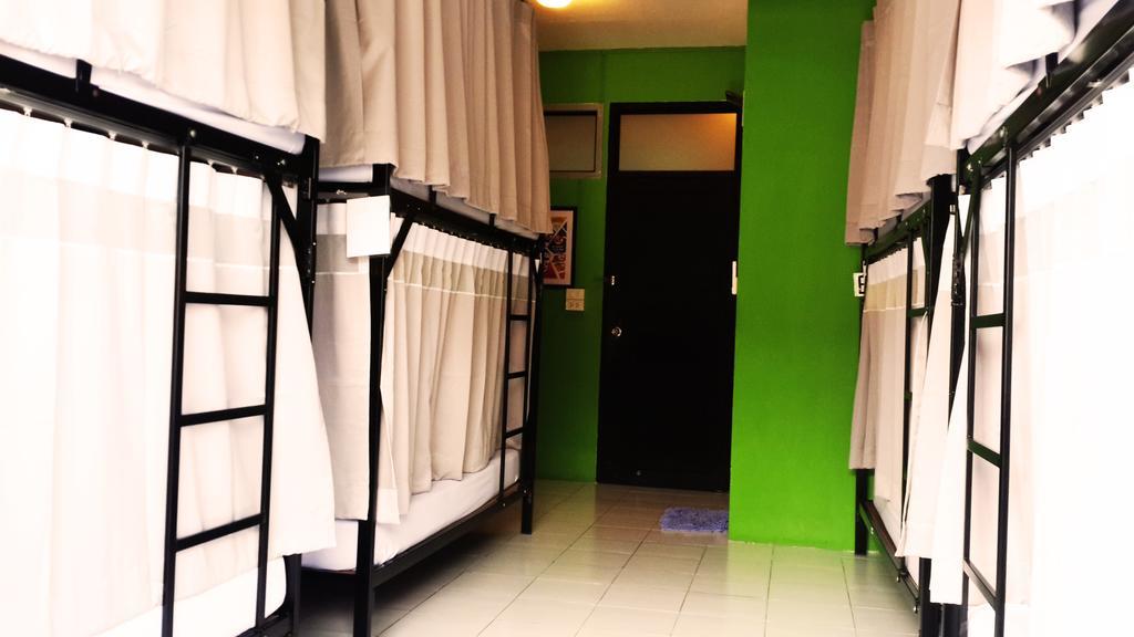 De Talak Hostel Бангкок Экстерьер фото