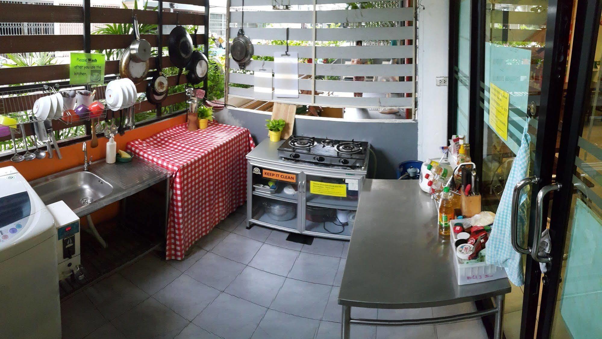De Talak Hostel Бангкок Экстерьер фото