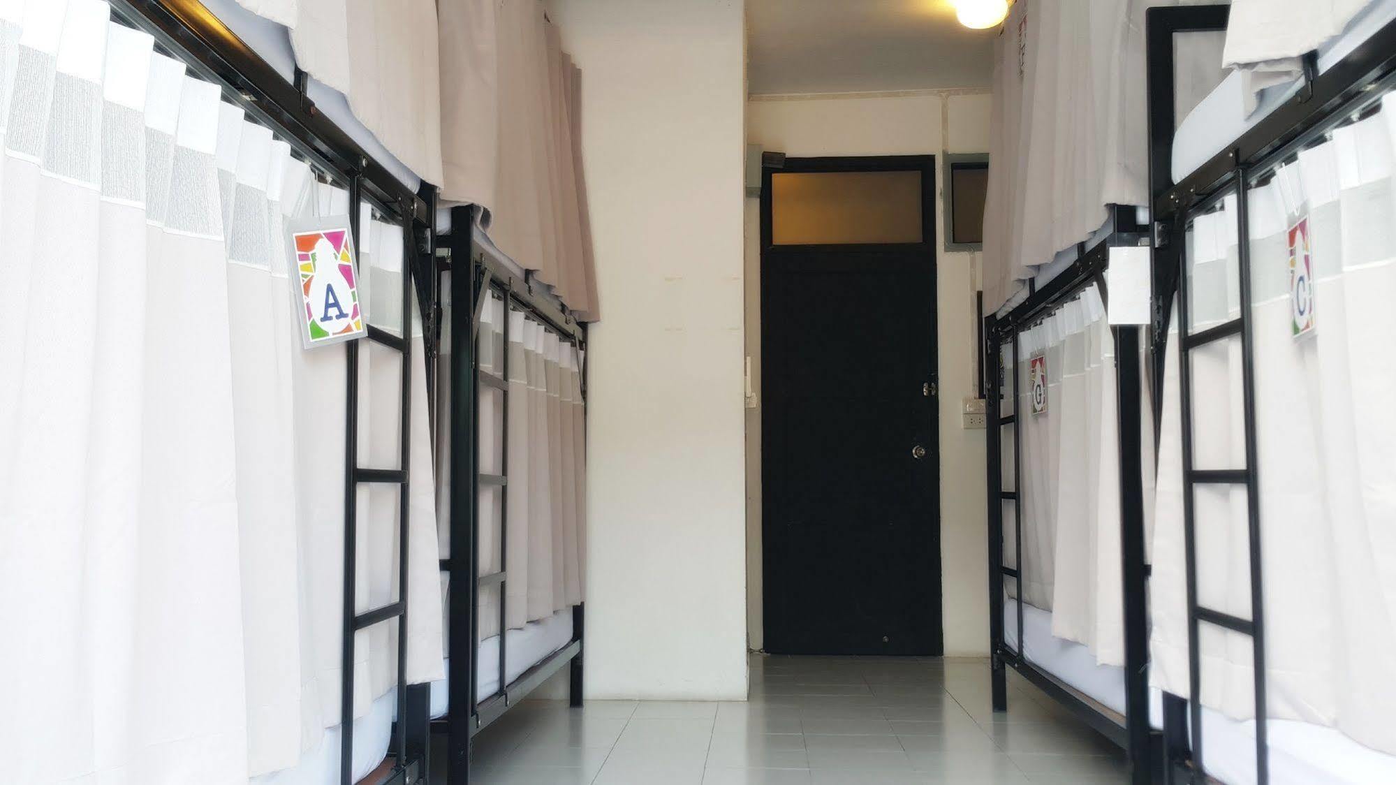 De Talak Hostel Бангкок Экстерьер фото