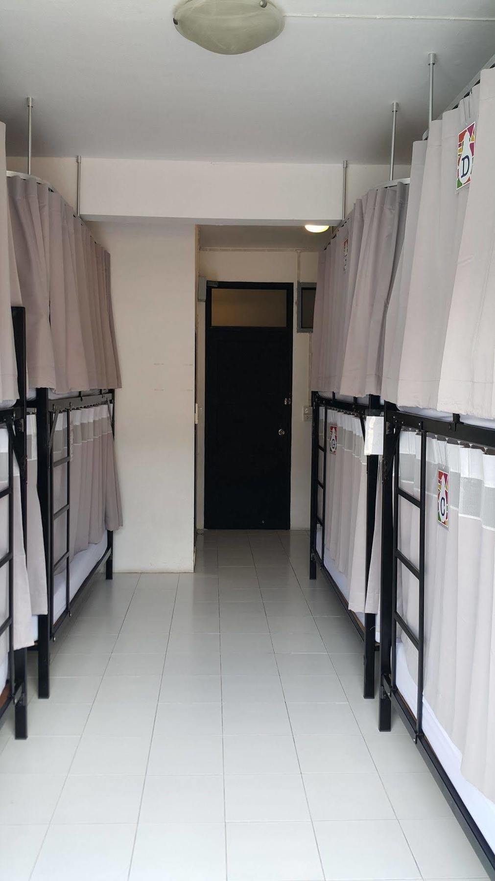 De Talak Hostel Бангкок Экстерьер фото