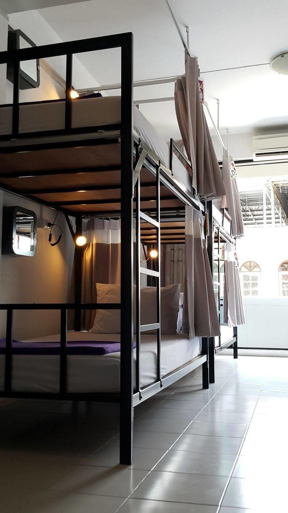 De Talak Hostel Бангкок Экстерьер фото