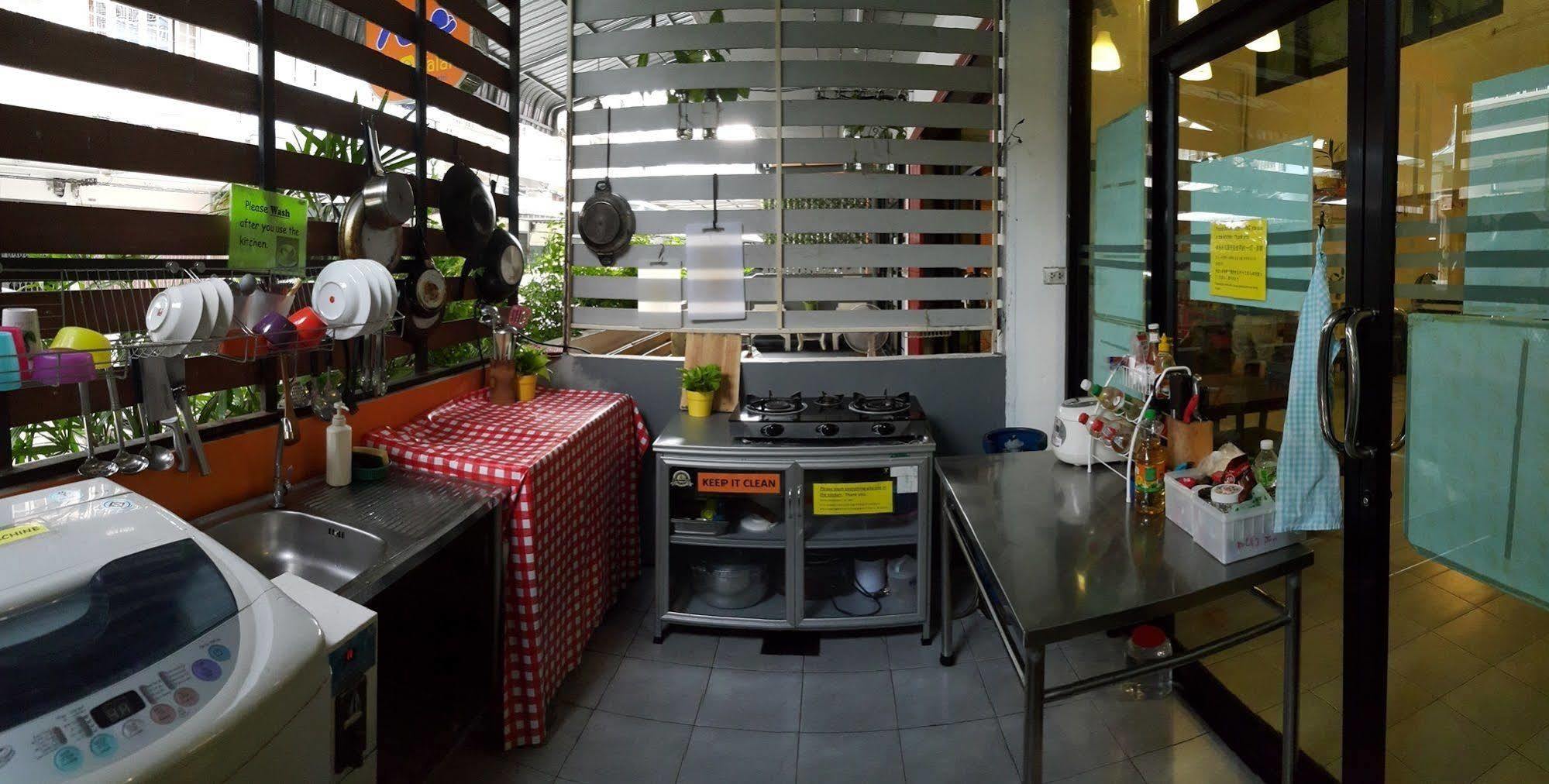 De Talak Hostel Бангкок Экстерьер фото