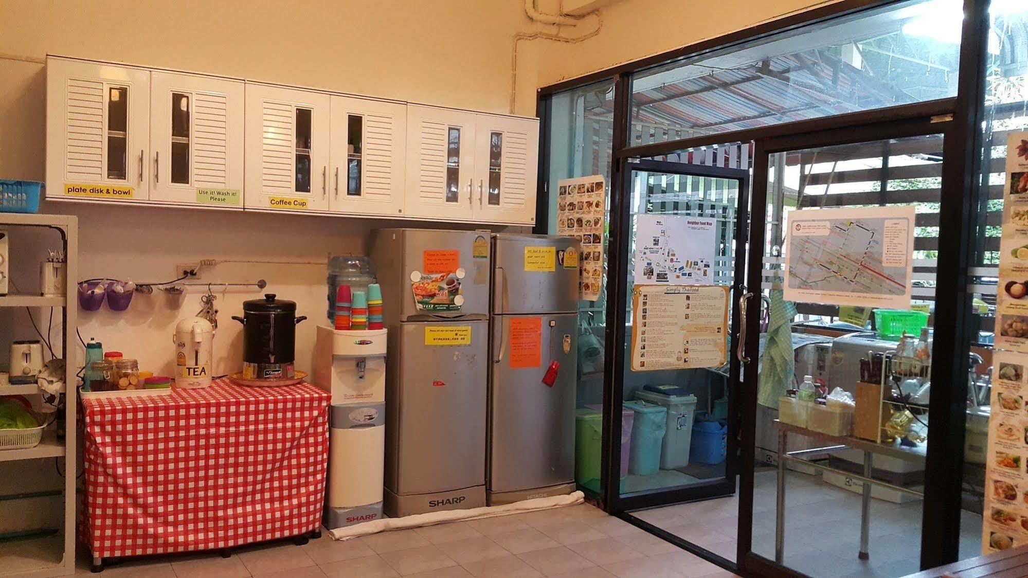 De Talak Hostel Бангкок Экстерьер фото